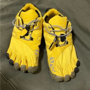 BRAND NEW Vibram Toe Shoes